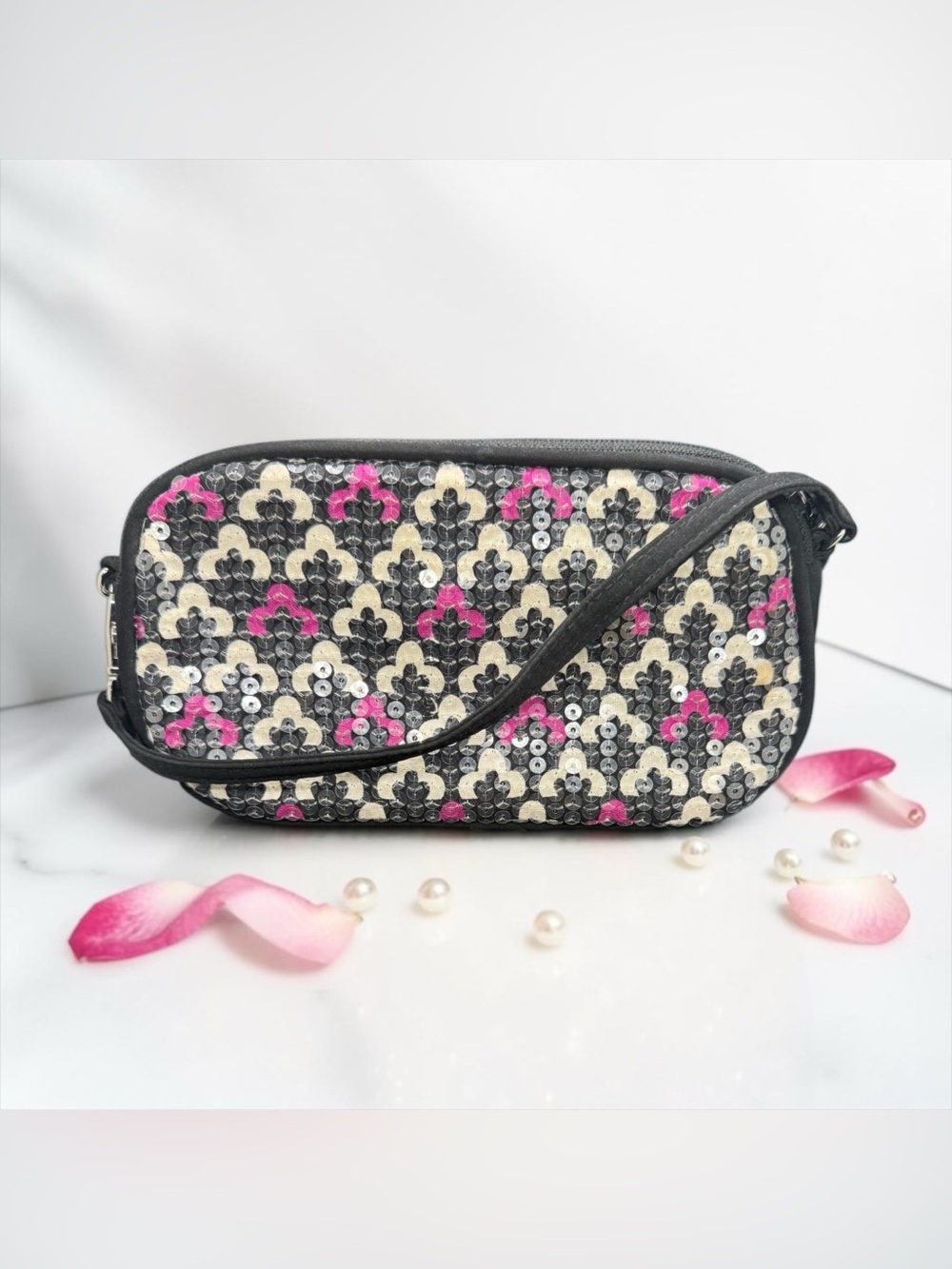🖤🩷VERA BRADLEY🖤🩷Canterberry Magenta Shimmer Wristlet/EUC